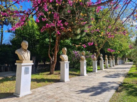 رونمایی از سردیس مشاهیر به مناسبت هفته شیراز 20260401 153433 copy 1024x762